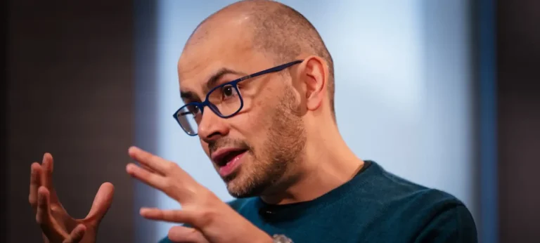 ديميس هاسابيس: الذكاء الاصطناعي يتطلب التعلم المستمر