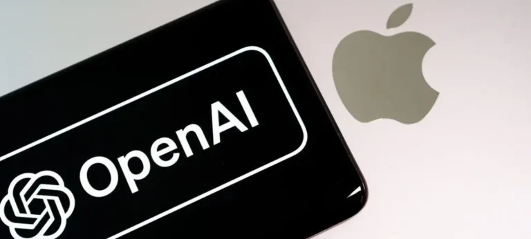 استحواذ OpenAI على شركة Jony Ive لتطوير أجهزة الذكاء الاصطناعي