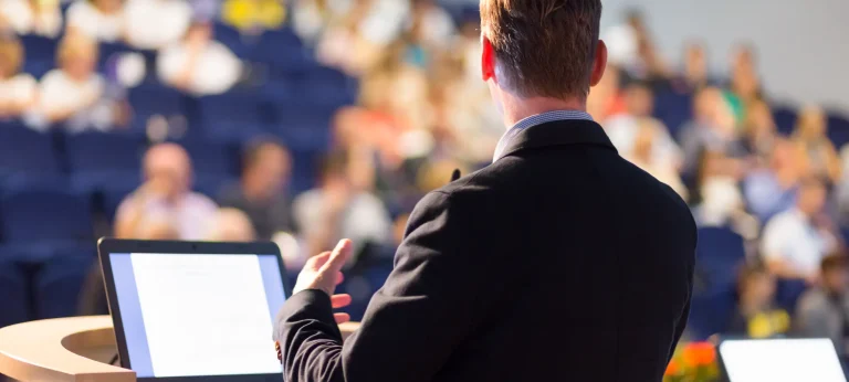 دراسة تكشف تحيز نماذج الذكاء الاصطناعي ضد اللهجات المحلية