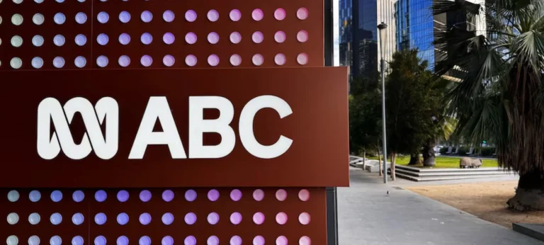 ABC تختبر الذكاء الاصطناعي بالأخبار ومخاوف من فقدان الثقة