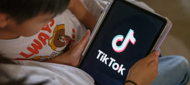 TikTok تطور التعليقات بإضافة الصوت والاستطلاعات والصور